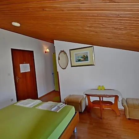 And Viktorija Appartement Vinkuran