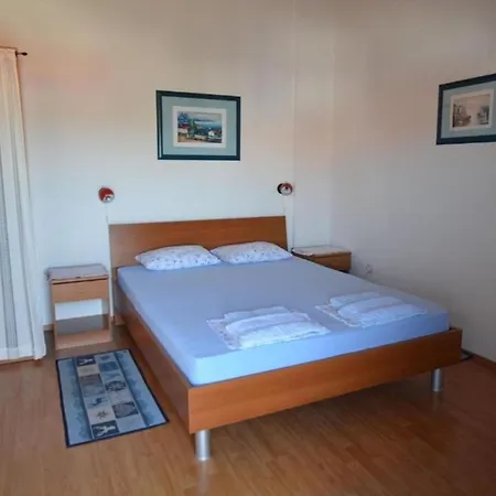 And Viktorija Apartment *
