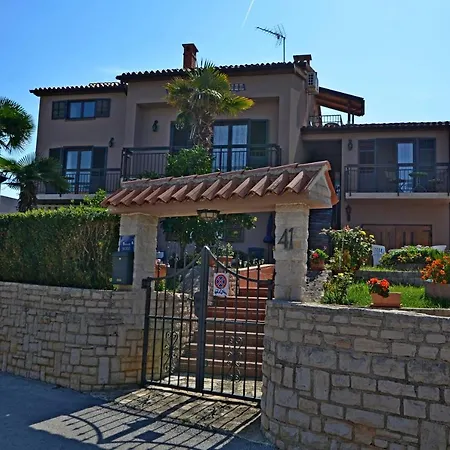Apartament And Viktorija Vinkuran